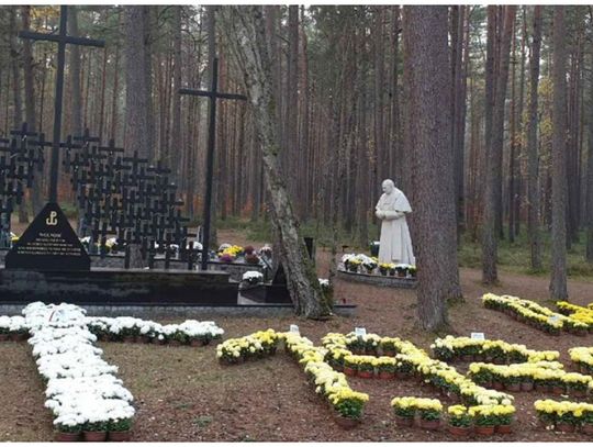 Wejherowskie miejsca pamięci. Chryzantemy dla Bohaterów