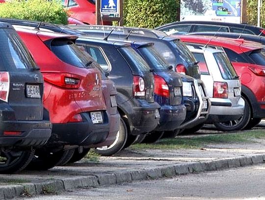 Więcej miejsc parkingowych przy szpitalu... Czy powstaną nowe miejsca?