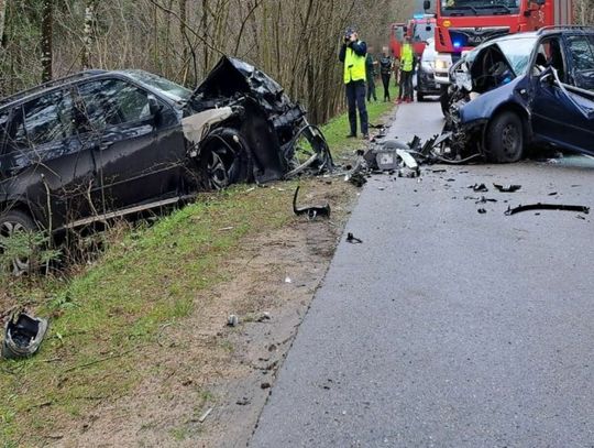 Wypadek na drodze do Małej Piaśnicy: zderzenie volkswagena z bmw