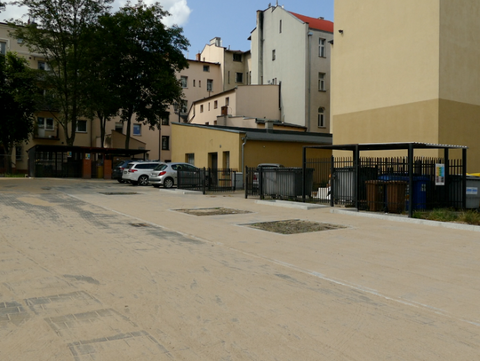 Zagospodarowanie podwórza. Powstaje łącznik