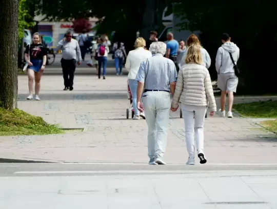 Zapewnienie bezpieczeństwa seniorom na drogach – kluczowe wnioski z debaty w Wejherowie