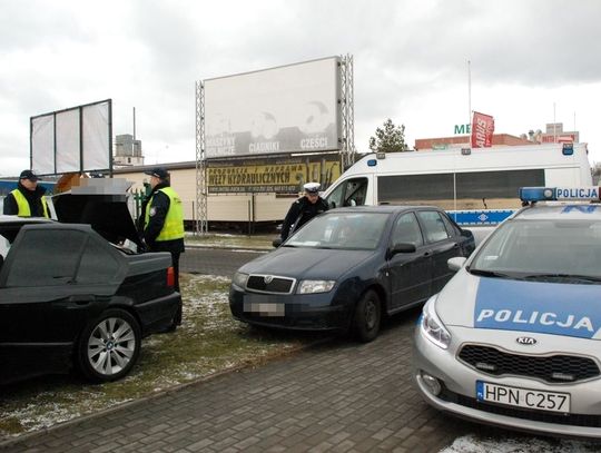 Został złapany na gorącym uczynku. Złodziej odpowie za kilka kradzieży i posiadanie narkotyków. 