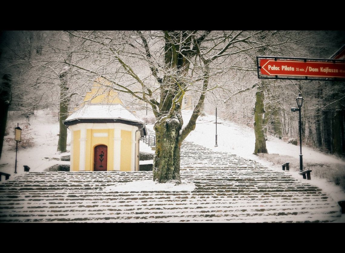 Będzie sypać śniegiem. Powieje, a nawet...zagrzmi. Nadchodzi zmiana pogody.