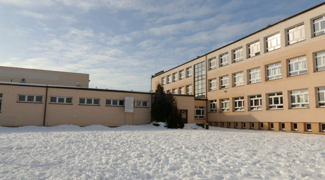 Boisko przy "jedenastce". Dodatkowe oświetlenie