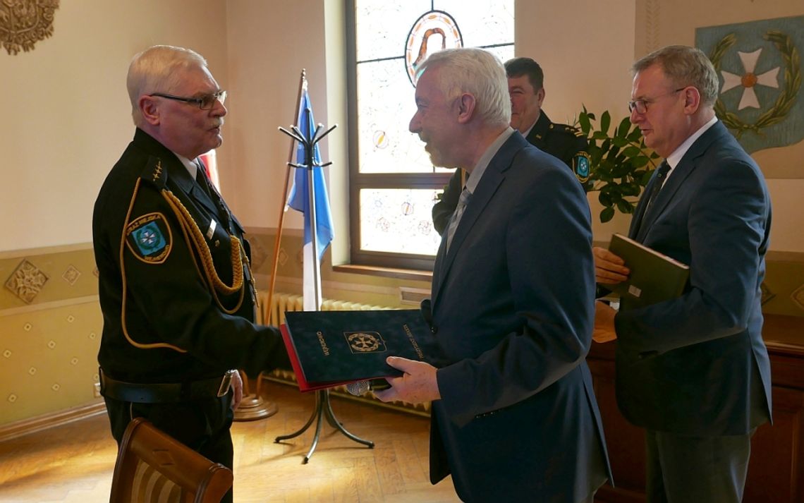 Był ze strażą miejską od początku jej powstania. Odszedł na emeryturę. 