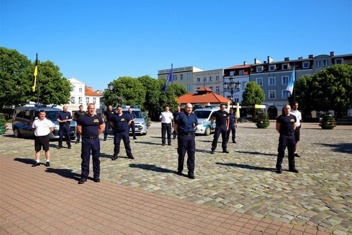 Challenge - policjanci, strażnicy miejscy, strażacy i urzędnicy. Pomagają oraz promują...