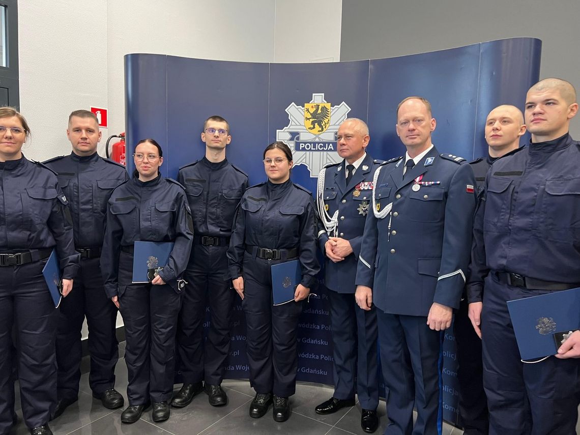 Jedenastu nowych policjantów zasiliło szeregi Komendy Powiatowej Policji w Wejherowie Jedenastu nowych policjantów zasiliło szeregi Komendy Powiatowej Policji w Wejherowie