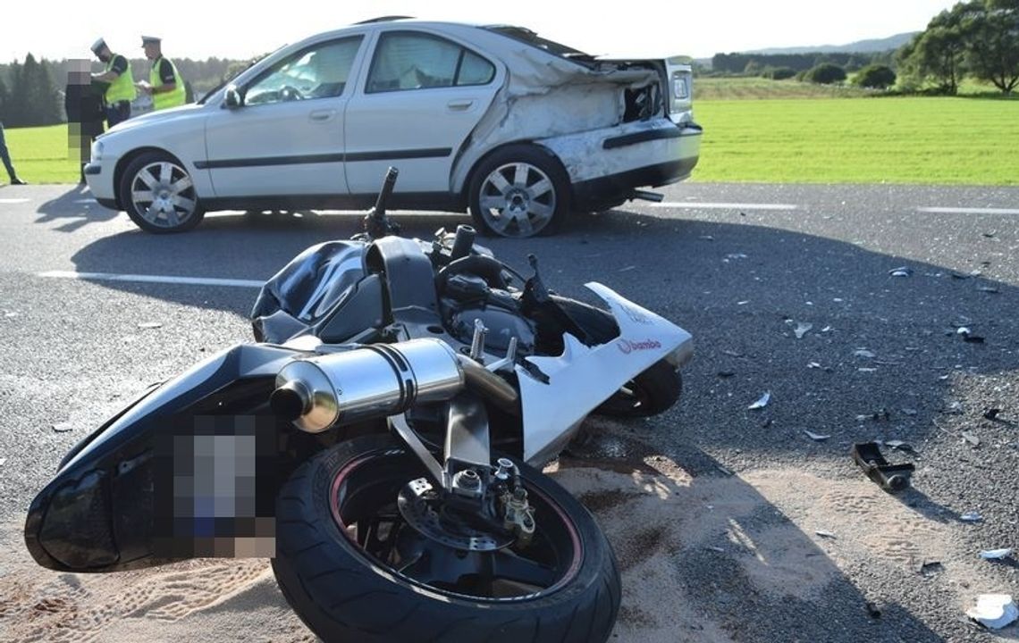 Kębłowo. Zderzenie volvo z motocyklem suzuki Kębłowo. Zderzenie volvo z motocyklem suzuki