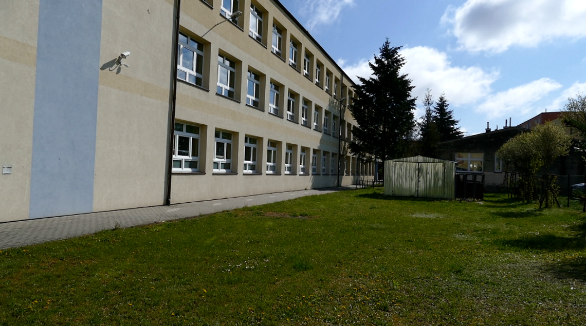 Kolejna realizacja projektu obywatelskiego. Wiaty rowerowe przed "dziewiątką"