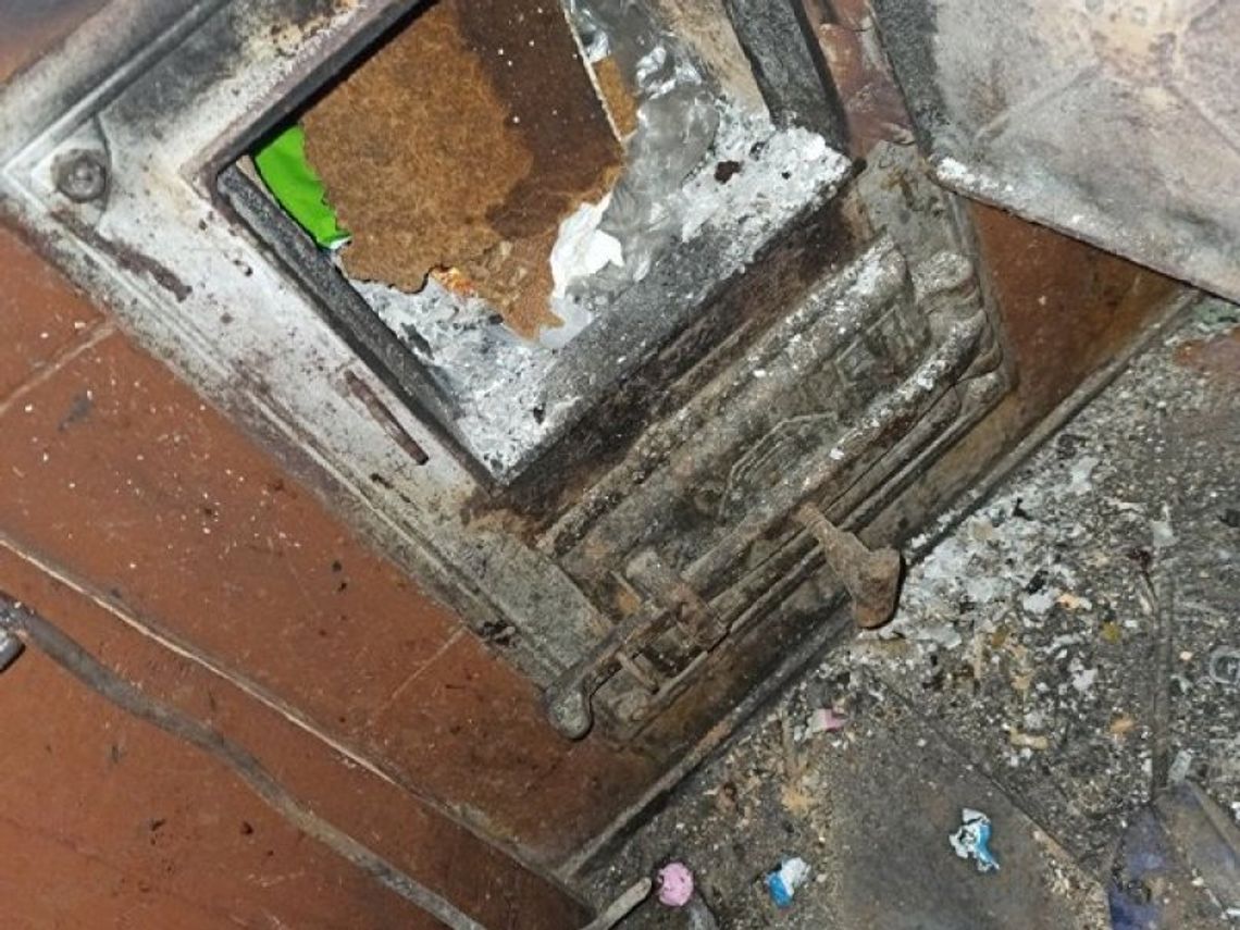 Ma gdzieś zakazy. Puszczał głośno muzykę i palił w piecu szkodliwymi materiałami... Ma gdzieś zakazy. Puszczał głośno muzykę i palił w piecu szkodliwymi materiałami...