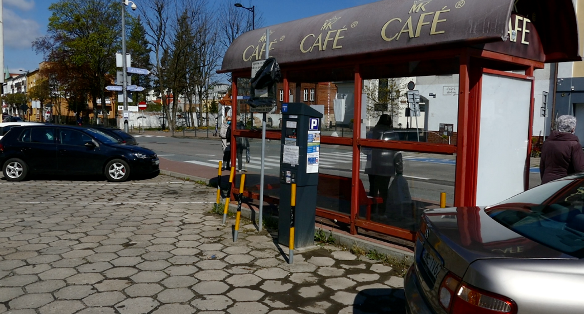 Maseczki, przyłbice. Przed wejściem do autobusu pamiętaj o... Maseczki, przyłbice. Przed wejściem do autobusu pamiętaj o...