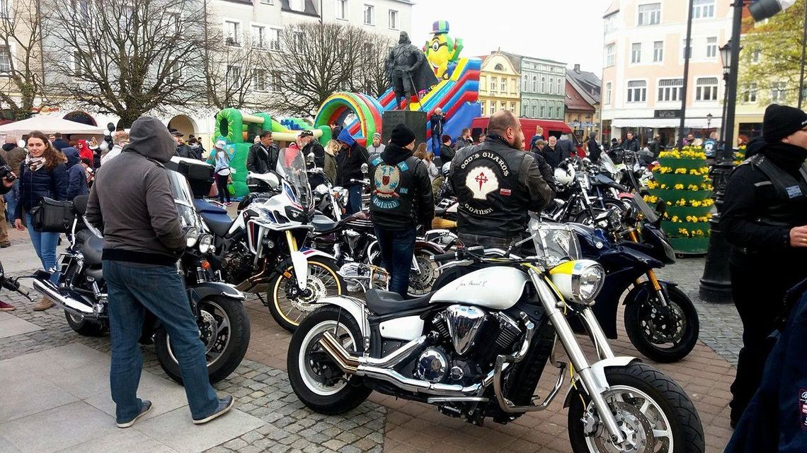 MotoKrew 2017. Motocykliści na Placu Wejhera.