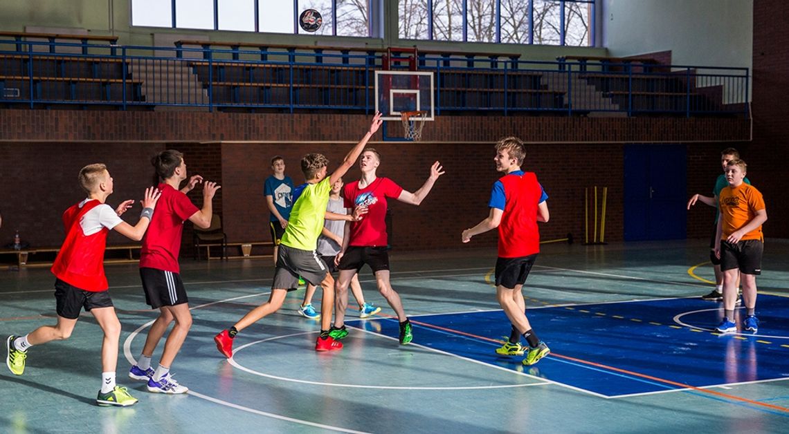 Na sportowo, z kulturą i z książką. Ferie...
