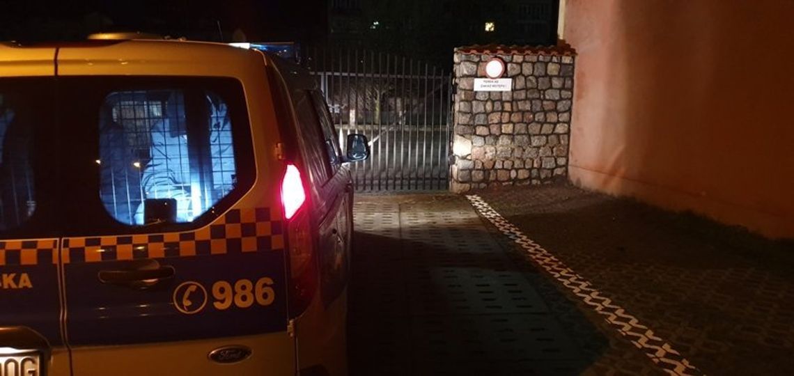 Nocni złodzieje. Schwytani przez straż miejską Nocni złodzieje. Schwytani przez straż miejską