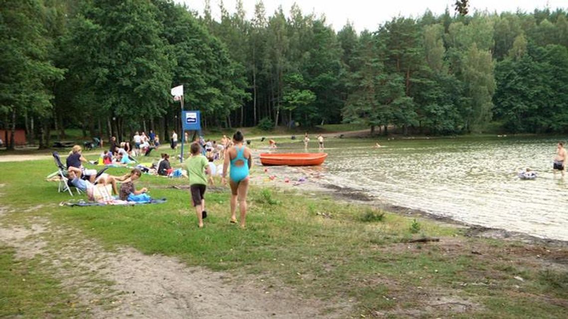 Nowe oznakowanie. Jezioro Zawiat w Bieszkowicach