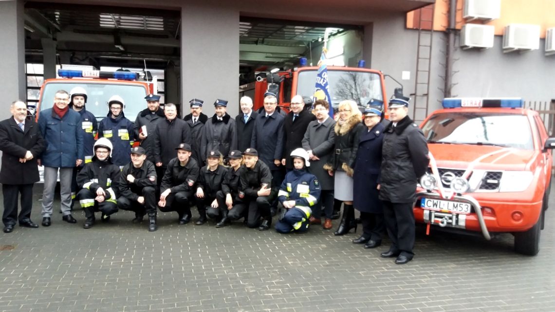 Nowszy pojazd OSP. Niezbędny przy zdarzeniach losowych. Miasto i powiat wsparły jego zakup.