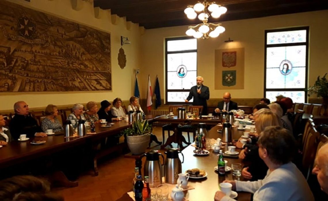 "Obywatel - Senior" i "Srebrna nitka". Studenci - seniorzy u Prezydenta... 