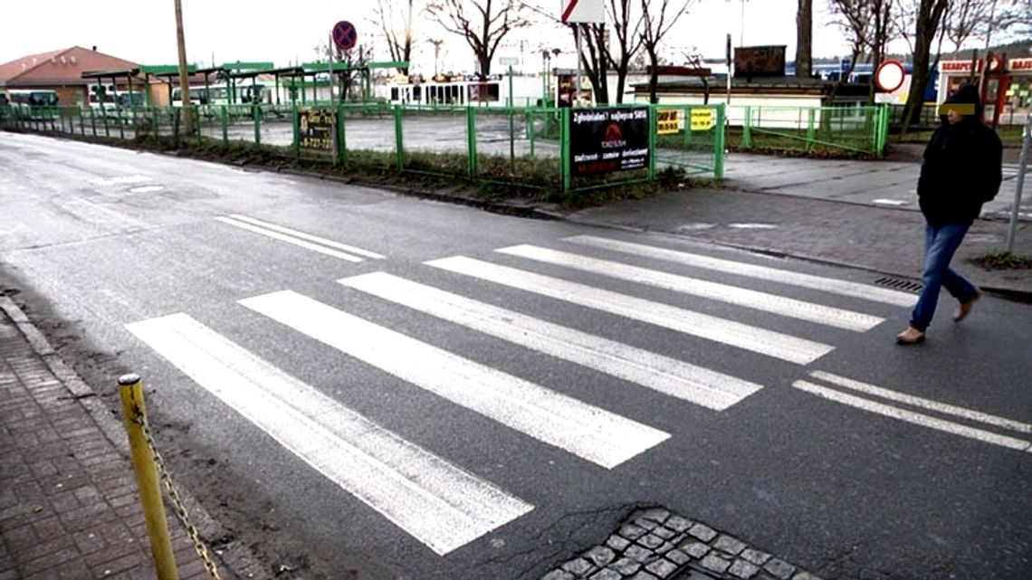 Odblaski, widoczność, wypadki... Nie bagatelizuj tego. W powiecie wejherowskim coraz więcej wypadków z udziałem pieszych. 