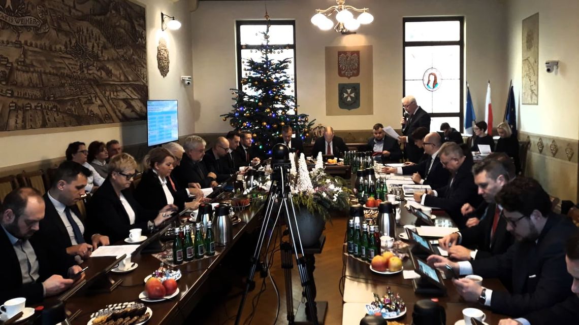 Ostrożny i oszczędny budżet, ale... Nie zabraknie funduszy na niezbędne zadania. 