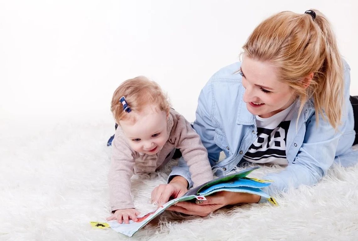 Poczytaj mi mamo, tato! Zalety wspólnego czytania