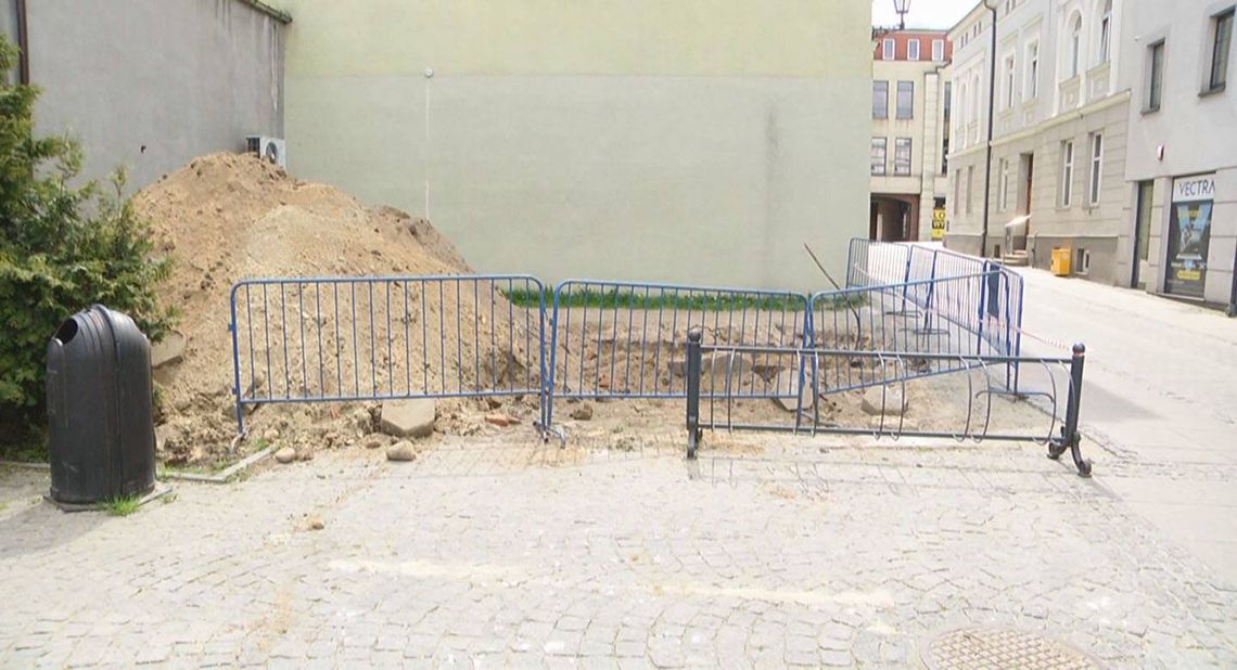 Podziemne pojemniki na śmieci. Trwają badania archeologiczne