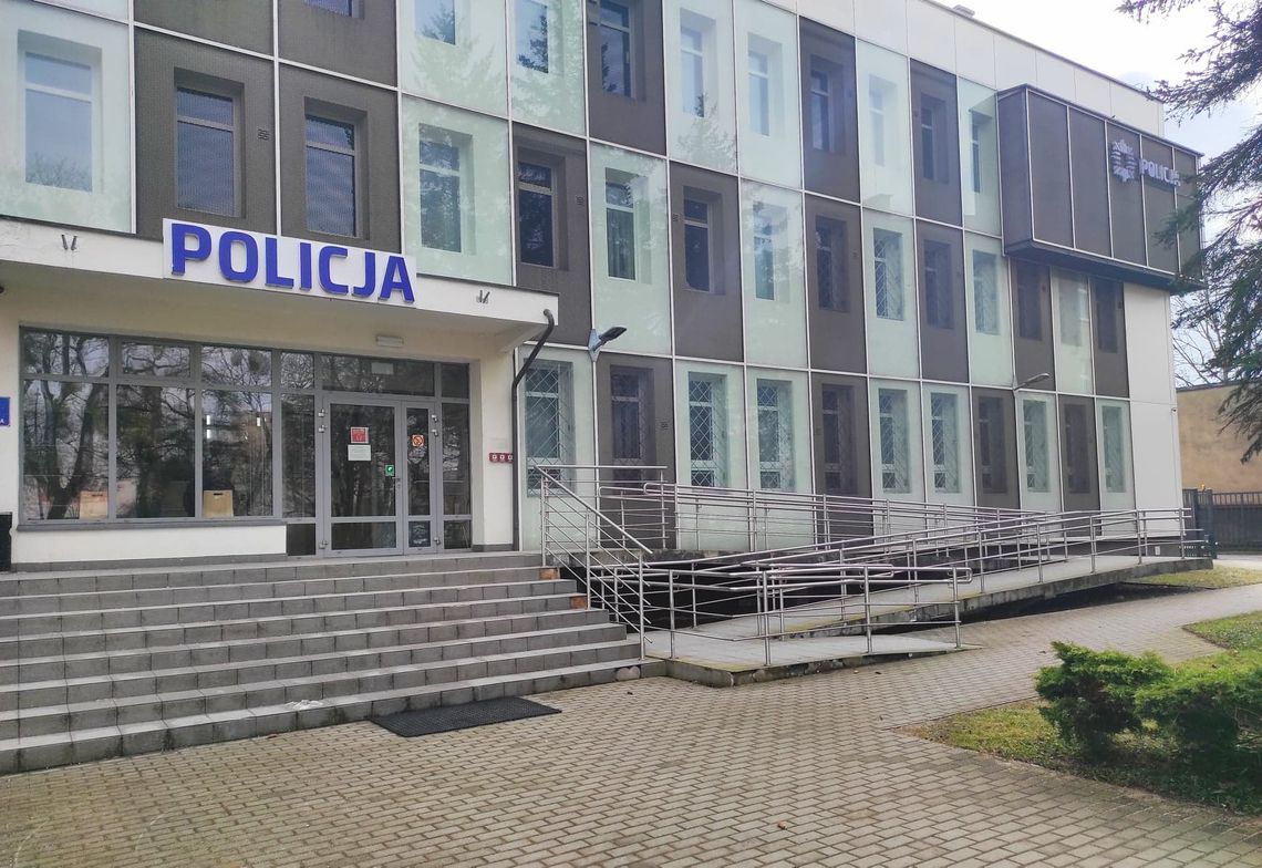 Policja zatrzymała pijanego kierowca bez uprawnień. Auto bez badań technicznych