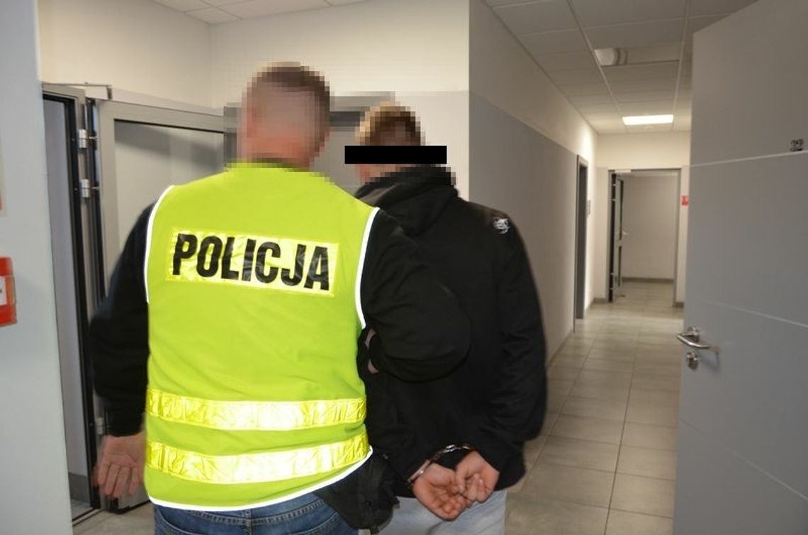 Policjanci zatrzymali 22-letniego kierowcę z marihuaną. Pasażerowie też posiadali narkotyki