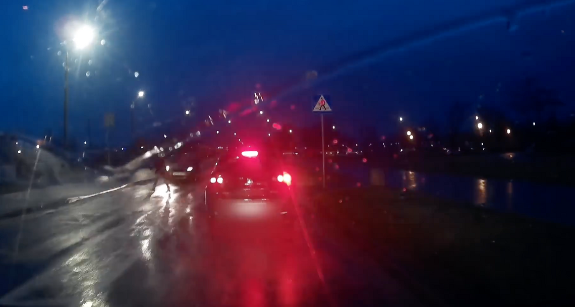 Potrącenie pieszej w Rumi. Szokujące nagranie