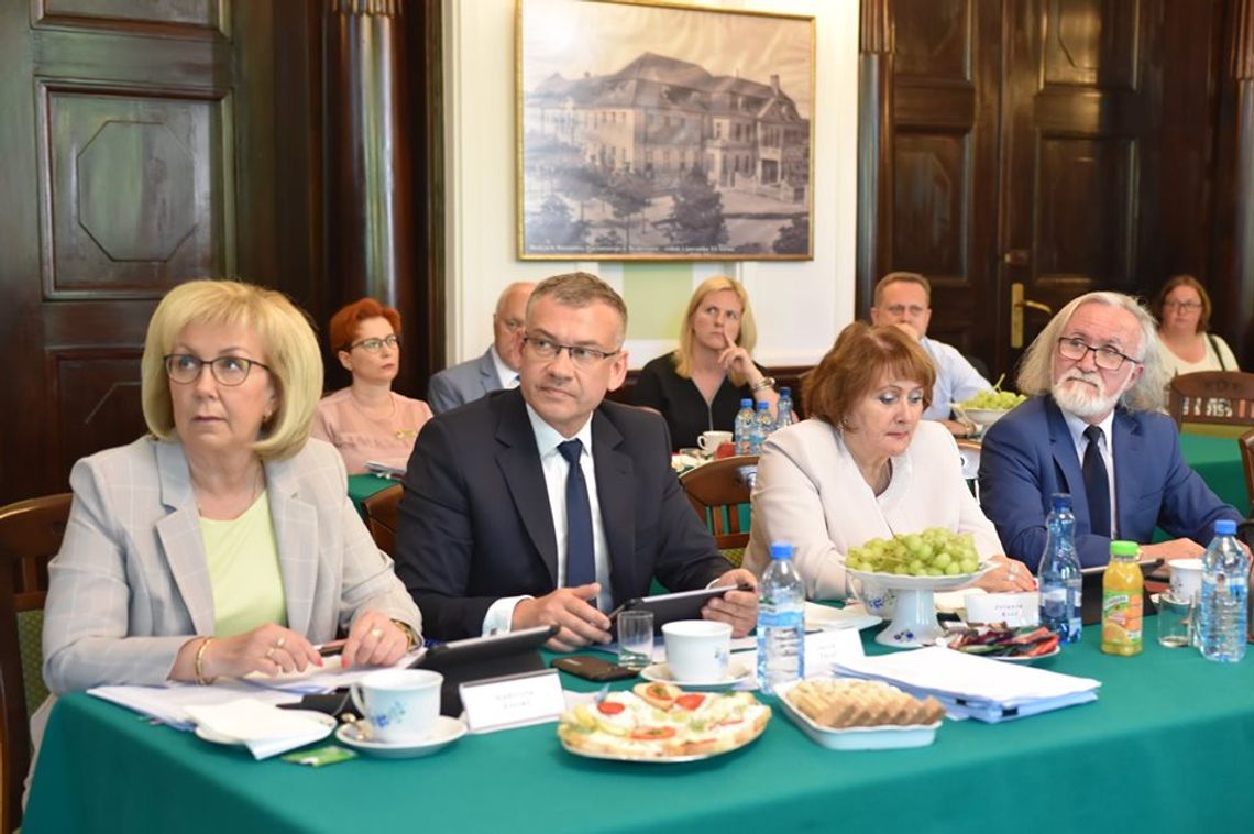 Powiatowa sesja. Absolutorium udzielone