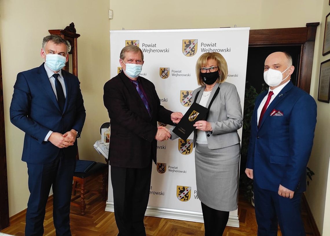 Powiatowe wsparcie dla szpitala. Nowy gastroskop...