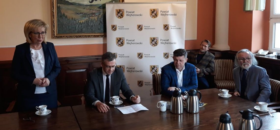 Powiatowe wsparcie. Umowy z klubami sportowymi
