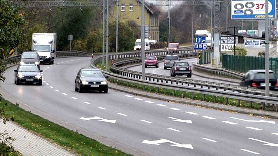 Przekroczenia prędkości. Zatrzymano trzech kierowców, którzy znacznie przekroczyli dozwoloną szybkość.