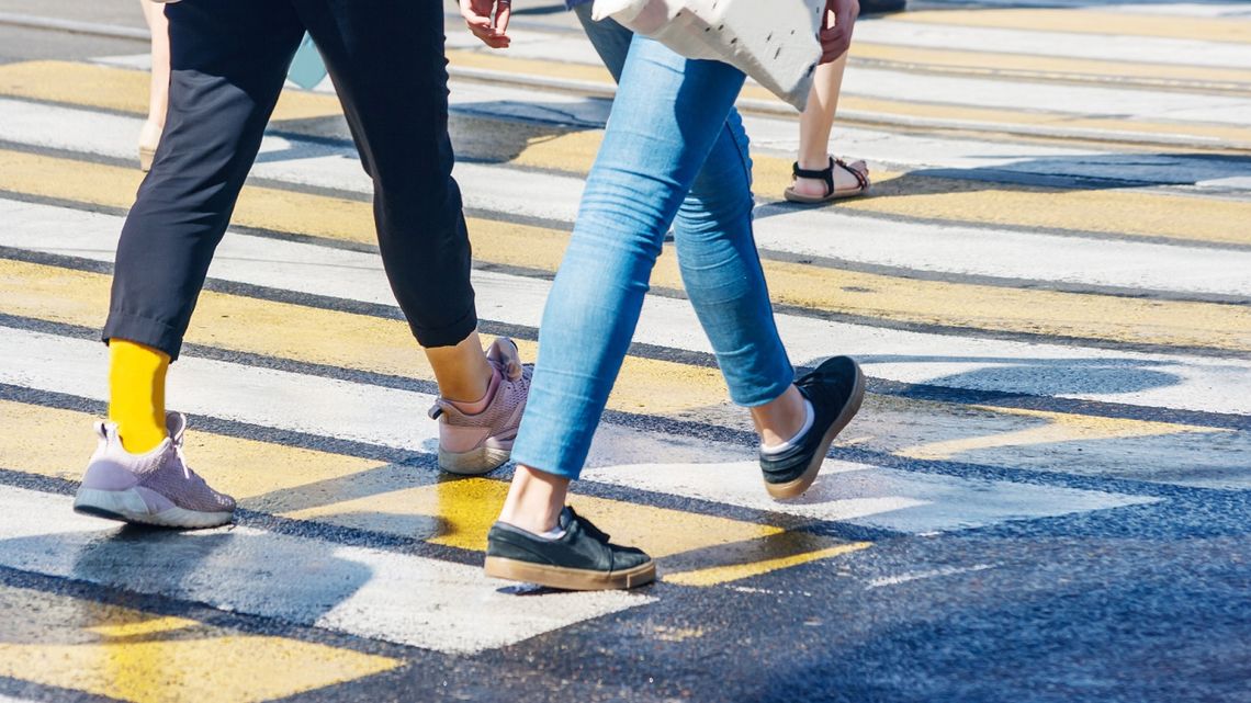 Senior potrącony na pasach. Policja apeluje o ostrożność