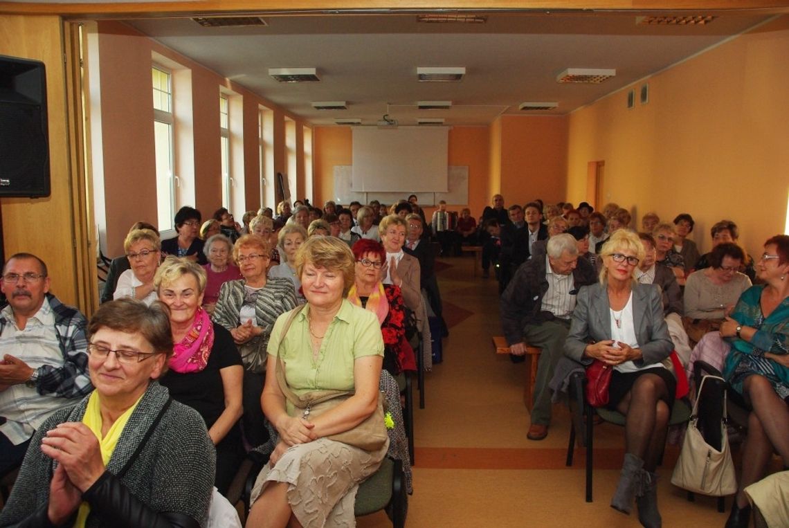 Seniorzy rozpoczęłi rok akademicki. Ponad 300 studentów WUTW YMCA.