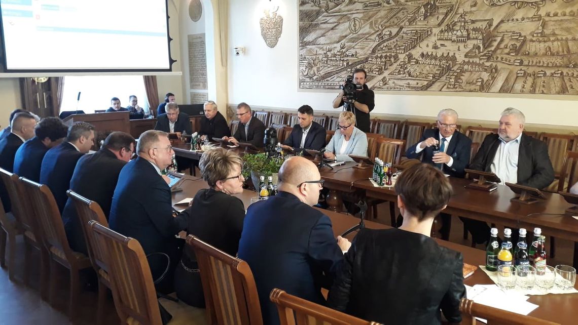 Sesja nadzwyczajna. Bezdomne zwierzęta...