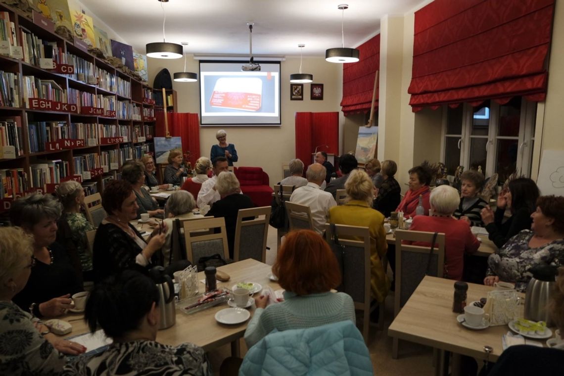 Słodki Wieczór Poezji. Spotkanie w powiatowej bibliotece.