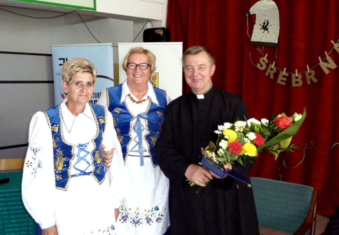 Srebrna Tabakiera Abrahama. Ksiądz na medal