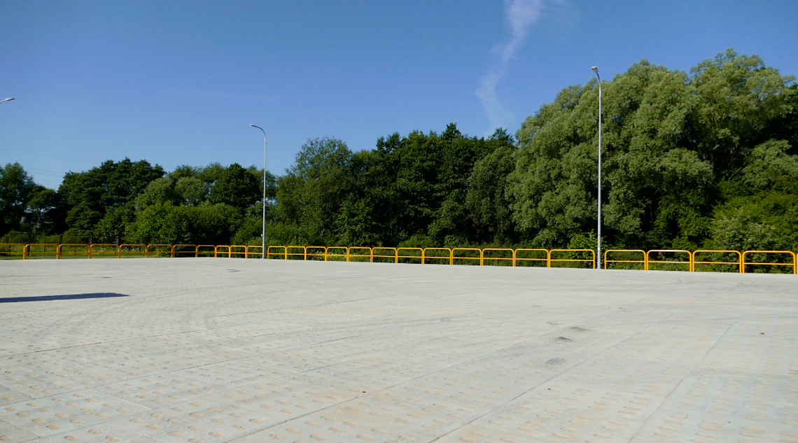 Szpitalny parking. Dodatkowe miejsca dla 154 aut