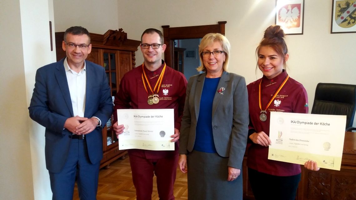 Tego jeszcze nie było. Przywieźli dwa srebrne medale. Niesamowity sukces carvingowców.