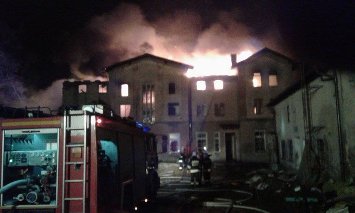 Trwa ogromny pożar w Wejherowie. Wszystkie zastępy straży w gotowości. (Zobacz film i foto)