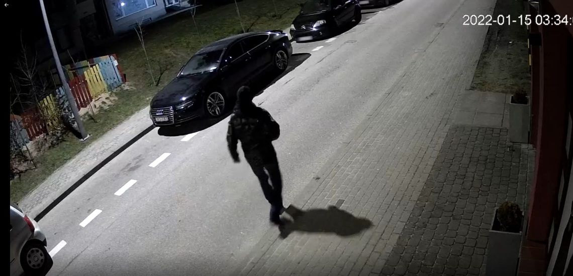 Ukradł luksusowy samochód z parkingu. Policja publikuje wizerunek sprawcy [WIDEO]