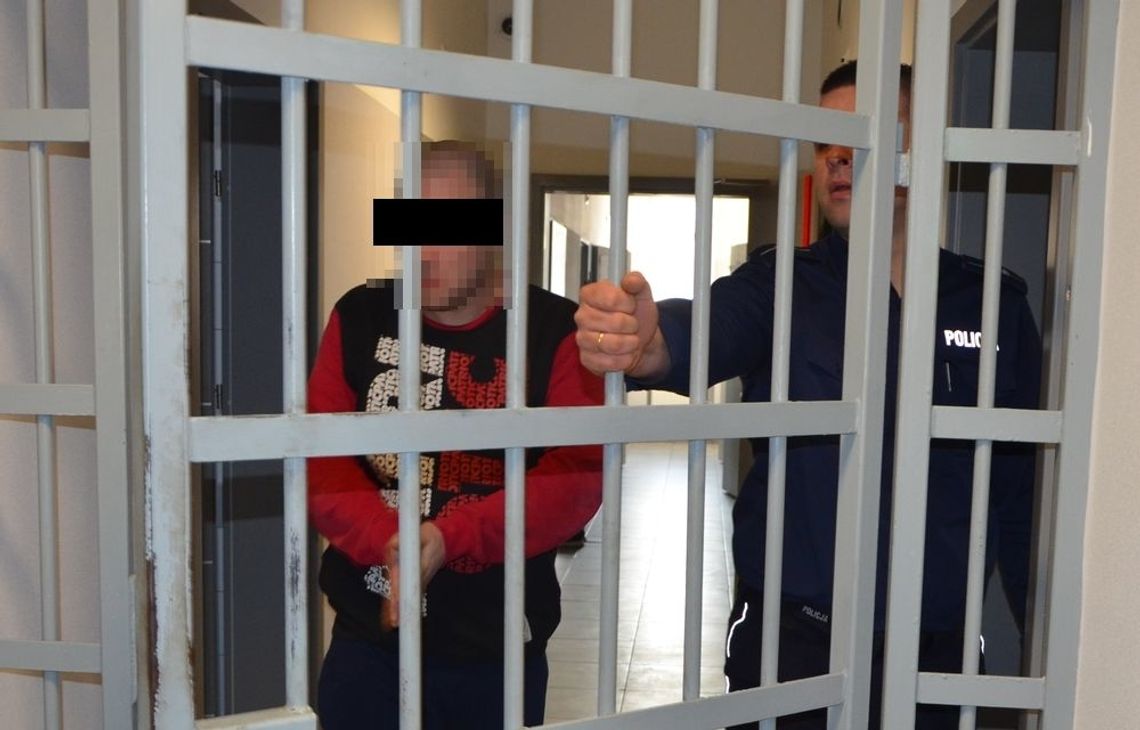 Ukradł whisky i groził ochronie. Tego samego dnia został aresztowany