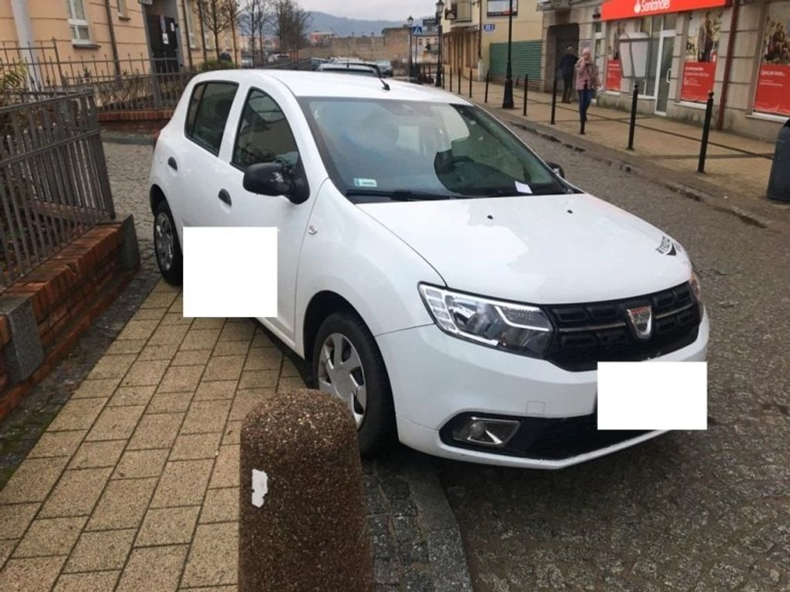 Wejherowo. Typowy mistrz parkowania...