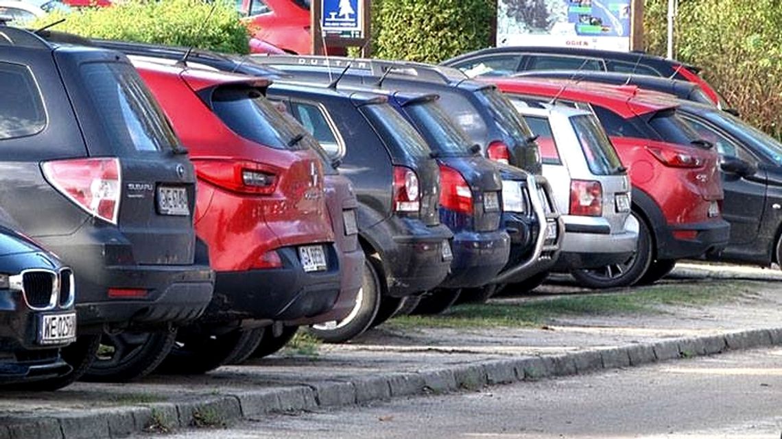 Więcej miejsc parkingowych przy szpitalu... Czy powstaną nowe miejsca?