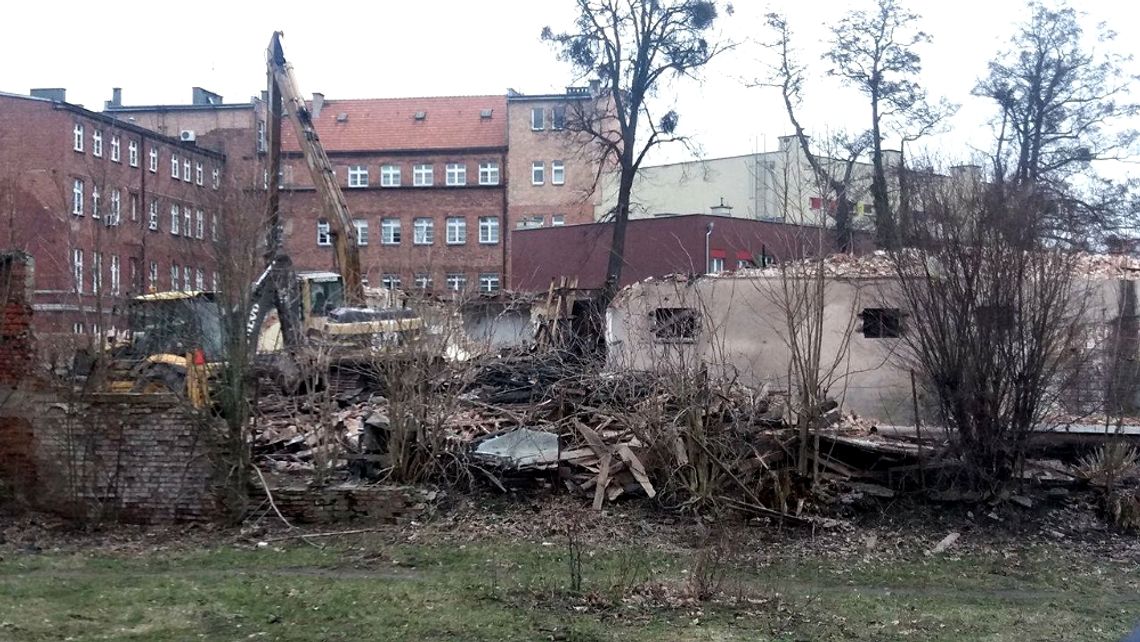 Winiarnia "przechodzi" do historii. Trwa jej burzenie.