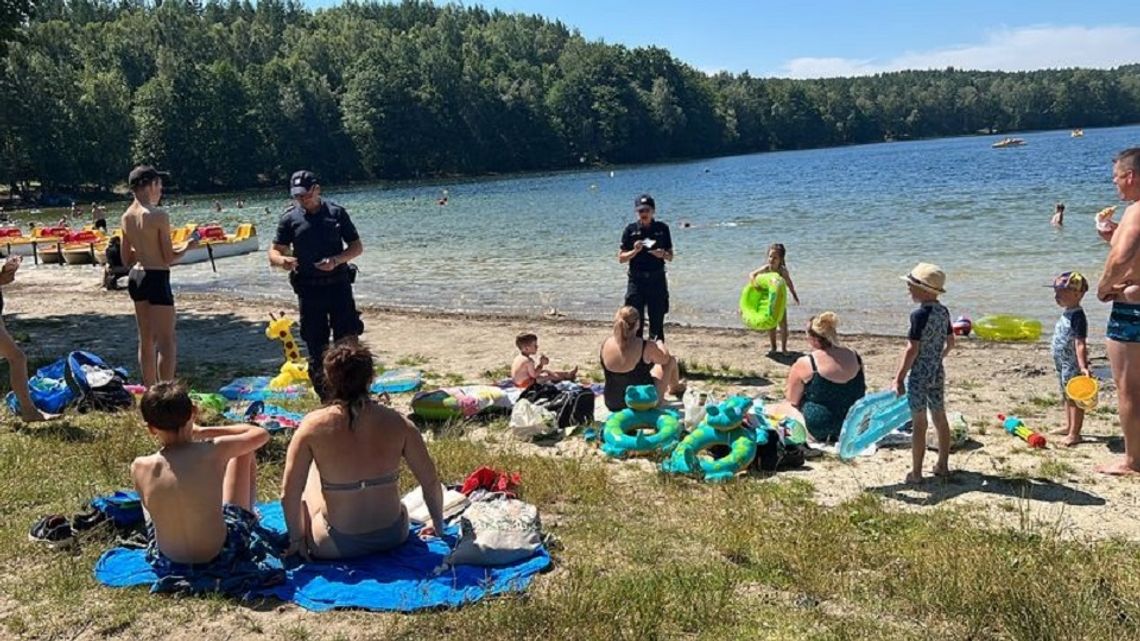 Wypoczywaj bezpiecznie nad wodą - wybieraj miejsca strzeżone