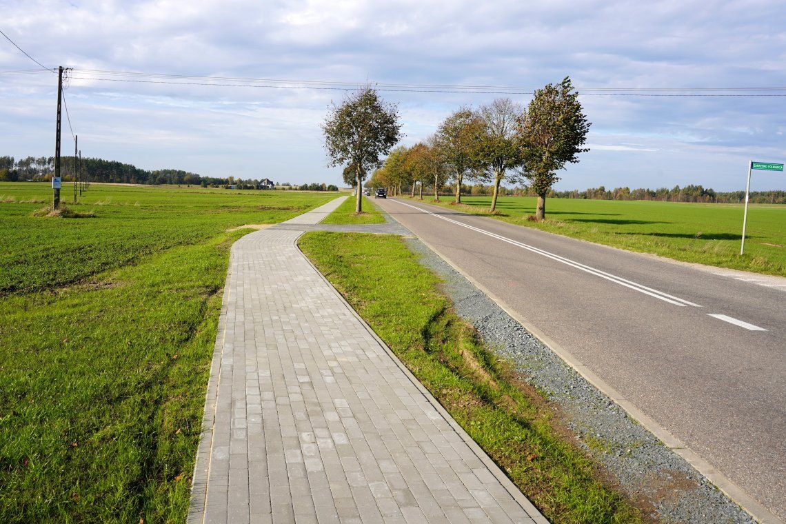 Zakończono prace na trasie Zakrzewo–Linia – 2,3 km chodnika już służy mieszkańcom. Zakończono prace na trasie Zakrzewo–Linia – 2,3 km chodnika już służy mieszkańcom.