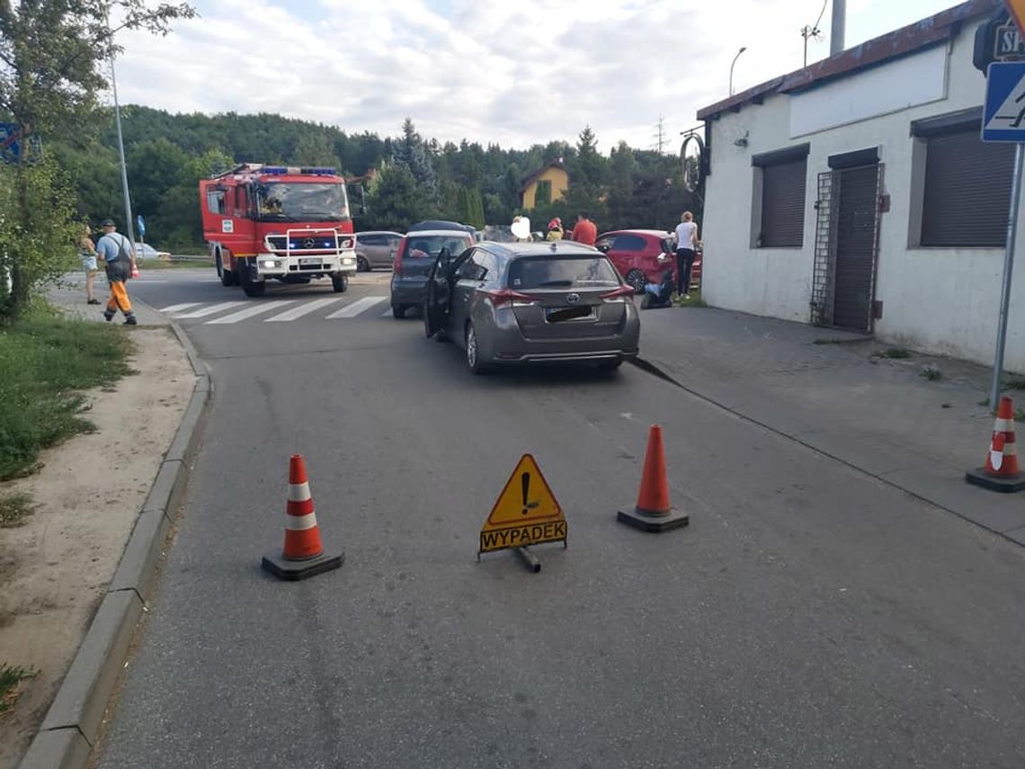 Zderzenie czterech aut w Redzie. Jeden kierowca po spożyciu alkoholu