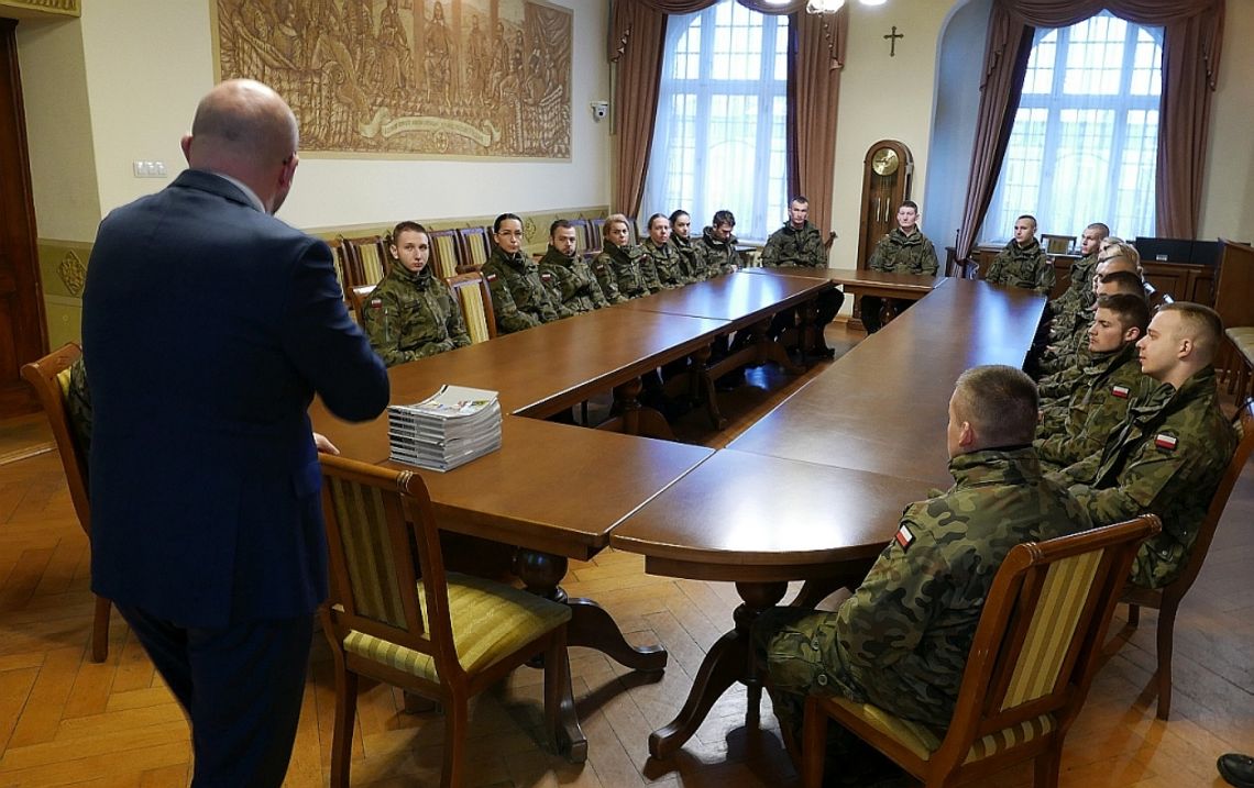 Żołnierze-ochotnicy szkolą się w Wejherowie. I poznają miasto